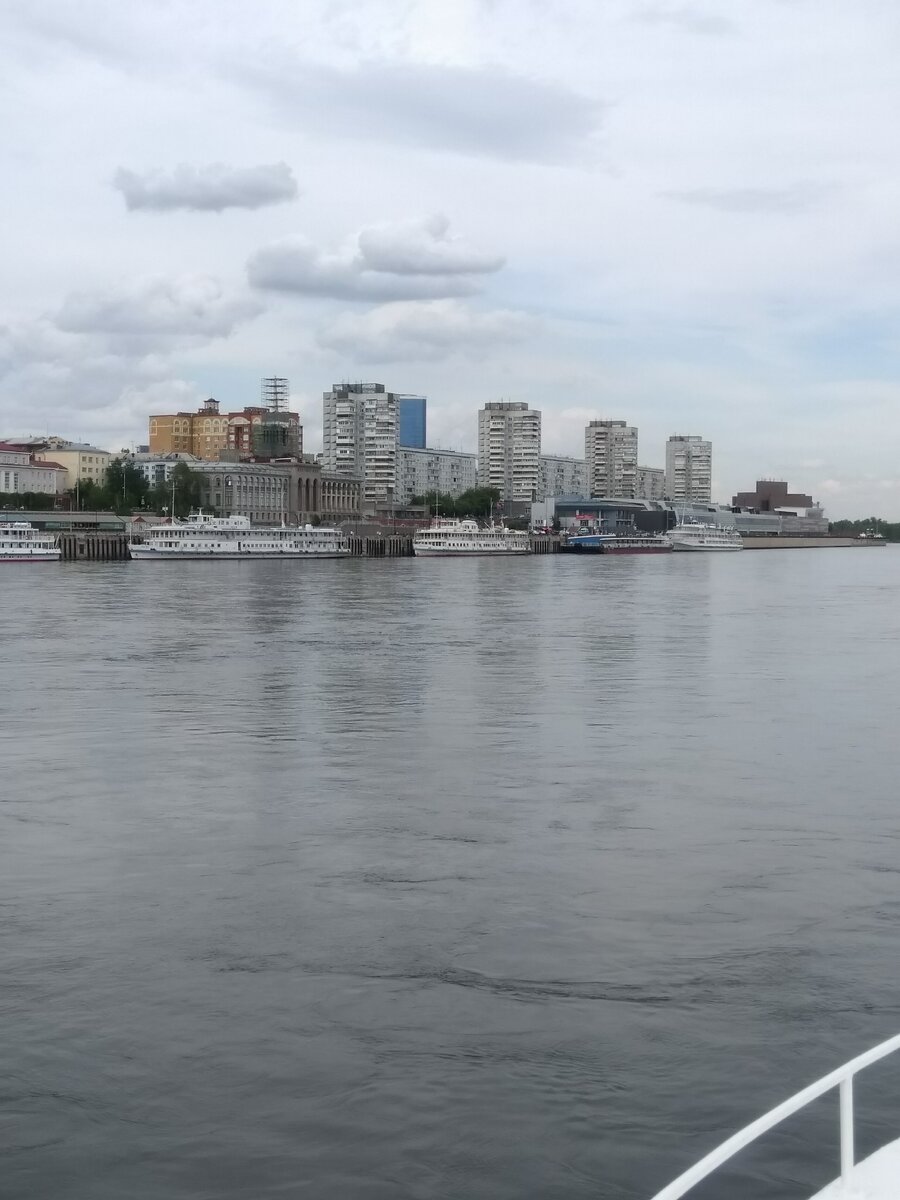 Фото автора. Вид на мой район с прогулочного теплохода