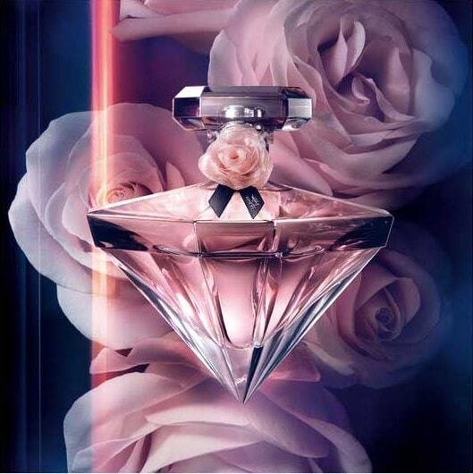 Пролистав галерею, вы убедитесь, насколько изысканны флаконы Lancome (фото взяты из открытых источников)