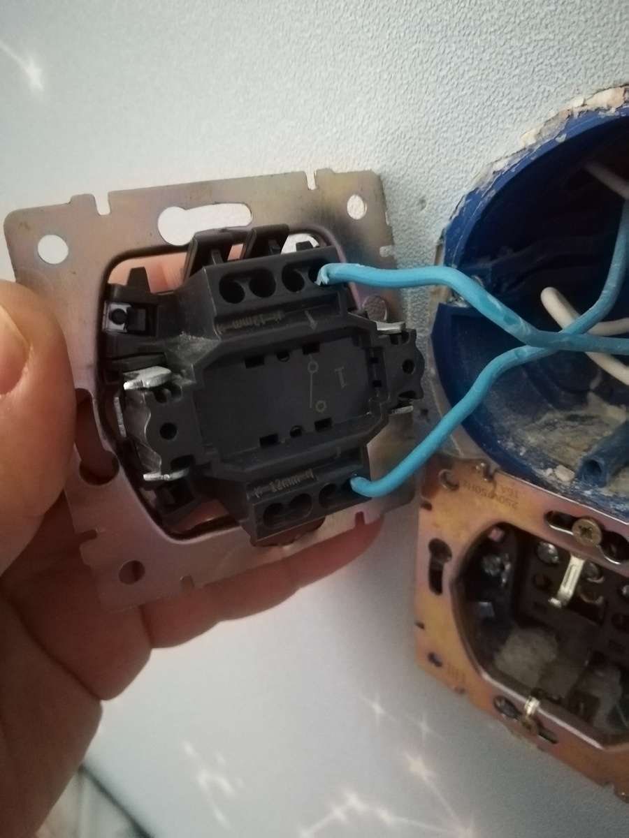 Однокнопочный выключатель WERKEL