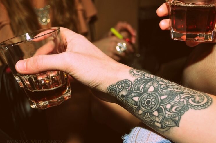 Почему нельзя пить алкоголь после нанесения татуировки