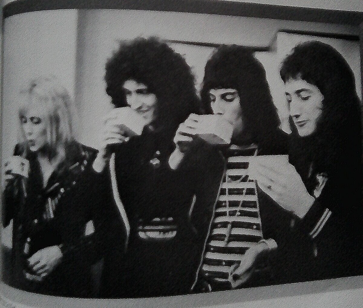 фото из журнала Music life