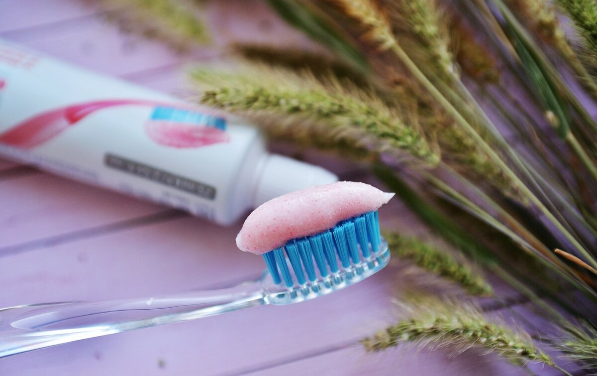 SPLAT Extreme White. Мелкие частички в составе.