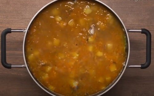 Рыбный суп из консервов сайры с рисом и картошкой
