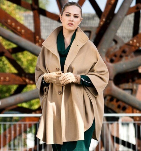 Бежевое пончо