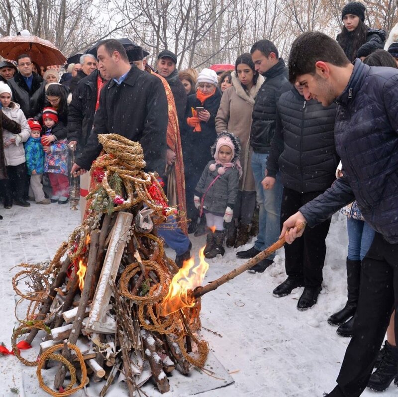 13 февраля в армении. Праздник Трндез в Армении. Трндез армянский праздник традиции. Трндез армянский поздравительный.