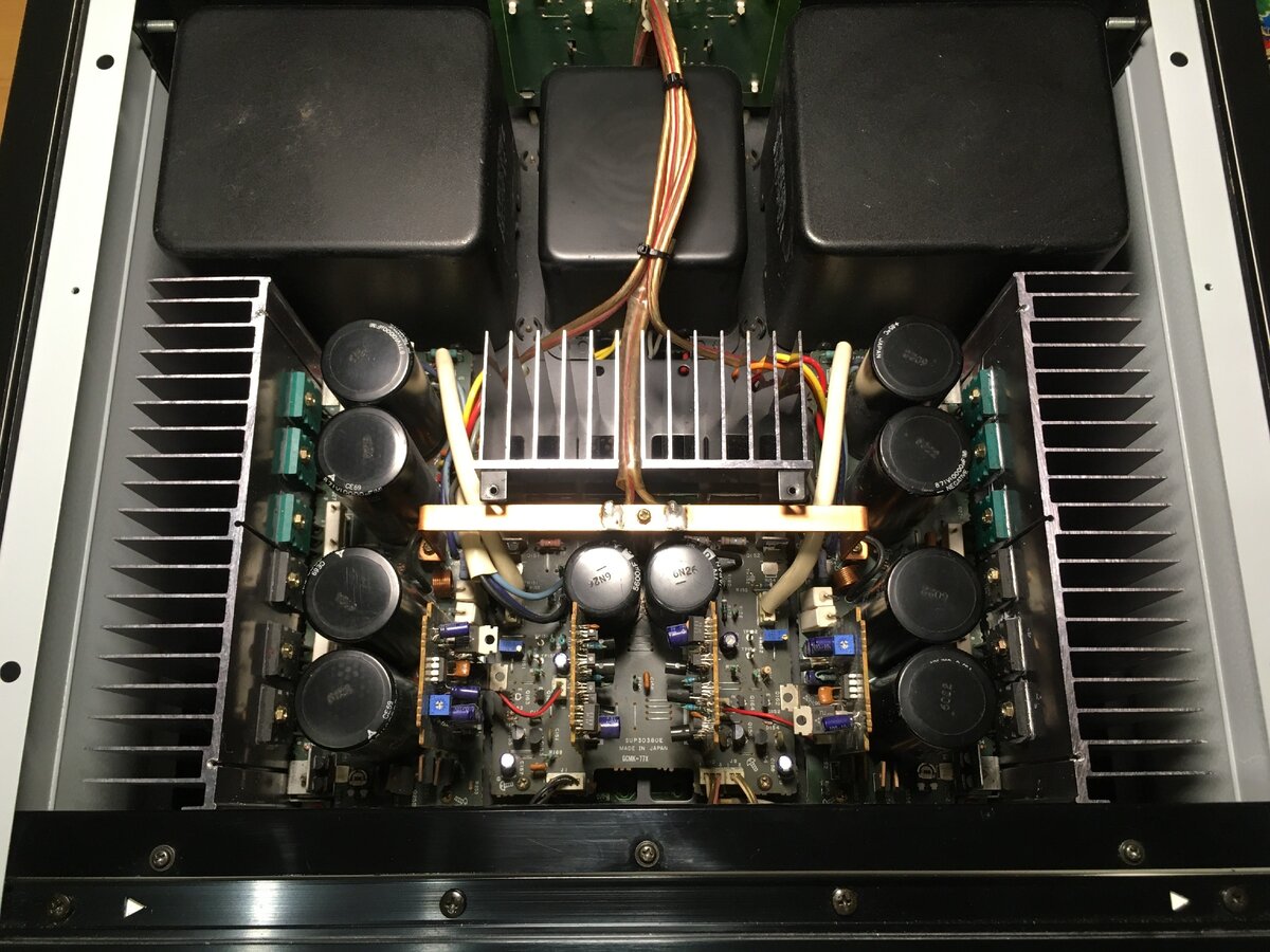 Technics SE-A100, вид изнутри со стороны верхней крышки 