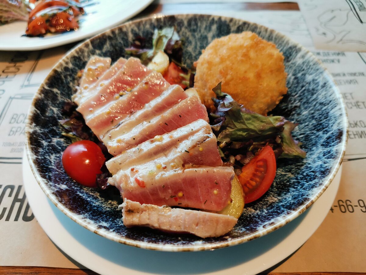 Салат с тунцом, 235,17 рублей