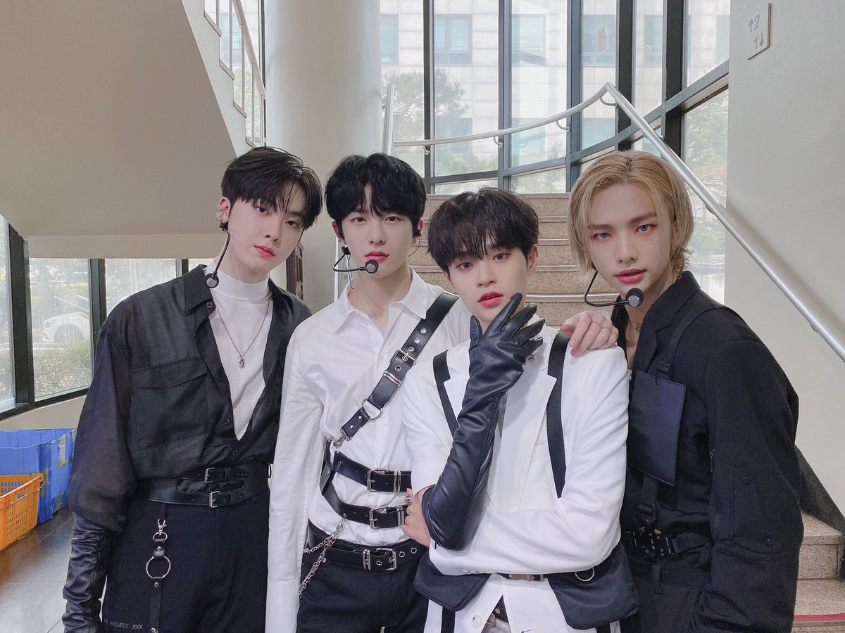 Рандомайзер айдолов. Группа Stray Kids Хёнджин. Группа Stray Kids 2020 Хёнджин. Бомин Golden child Psycho. Кпоп Хенджин.