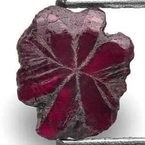 Рубин трапиче из Бирмы. Фото Pinterest.ru