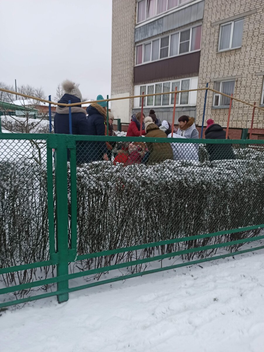 будущие воспитатели в работе
