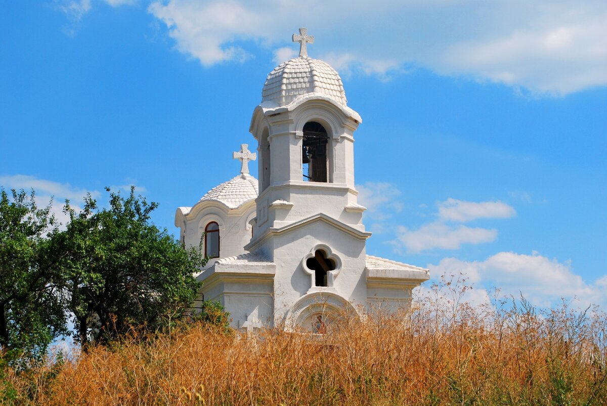 Храм ап. Луки в Лакском монастыре