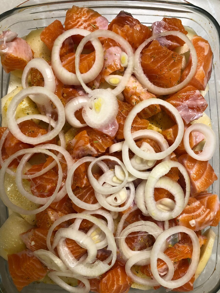 Запеченный картофель с лососем