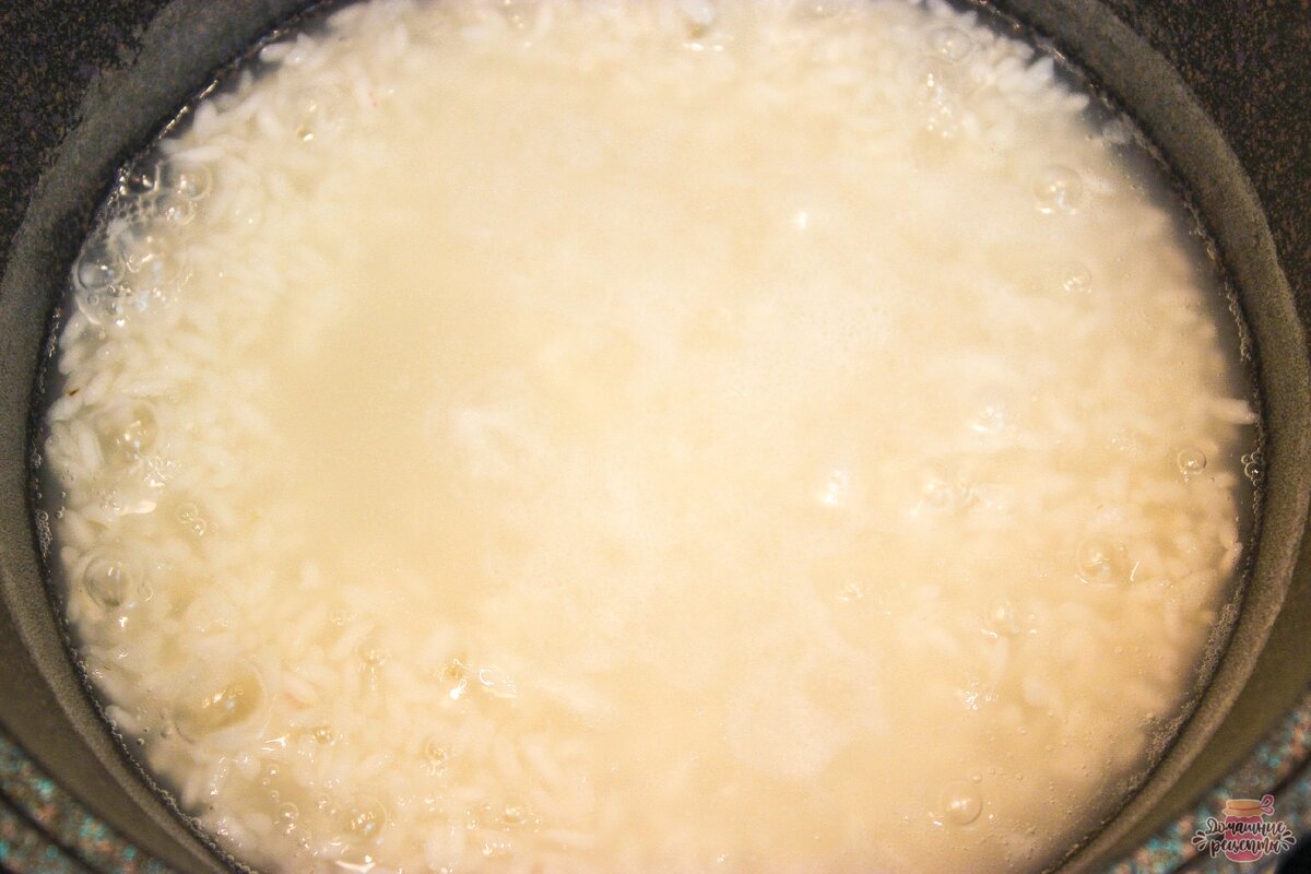 Рисовая каша с молоком и маслом на завтрак
