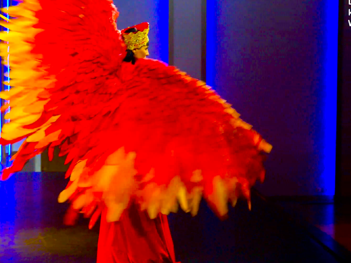 это просто фотка для феншуя, а то обложка будет скупая и неинтересная)