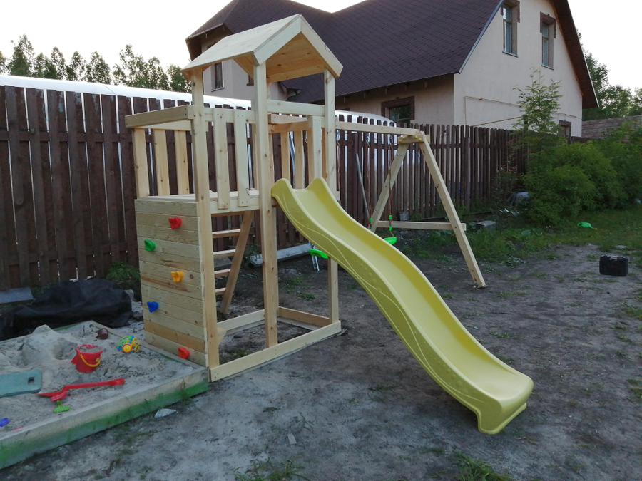 Обустройство детской площадки на даче