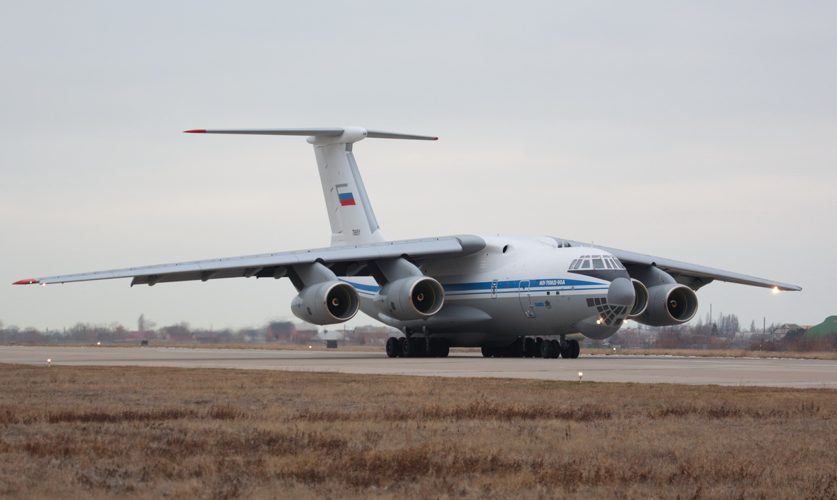 Российский военно-транспортный самолет Ил-76