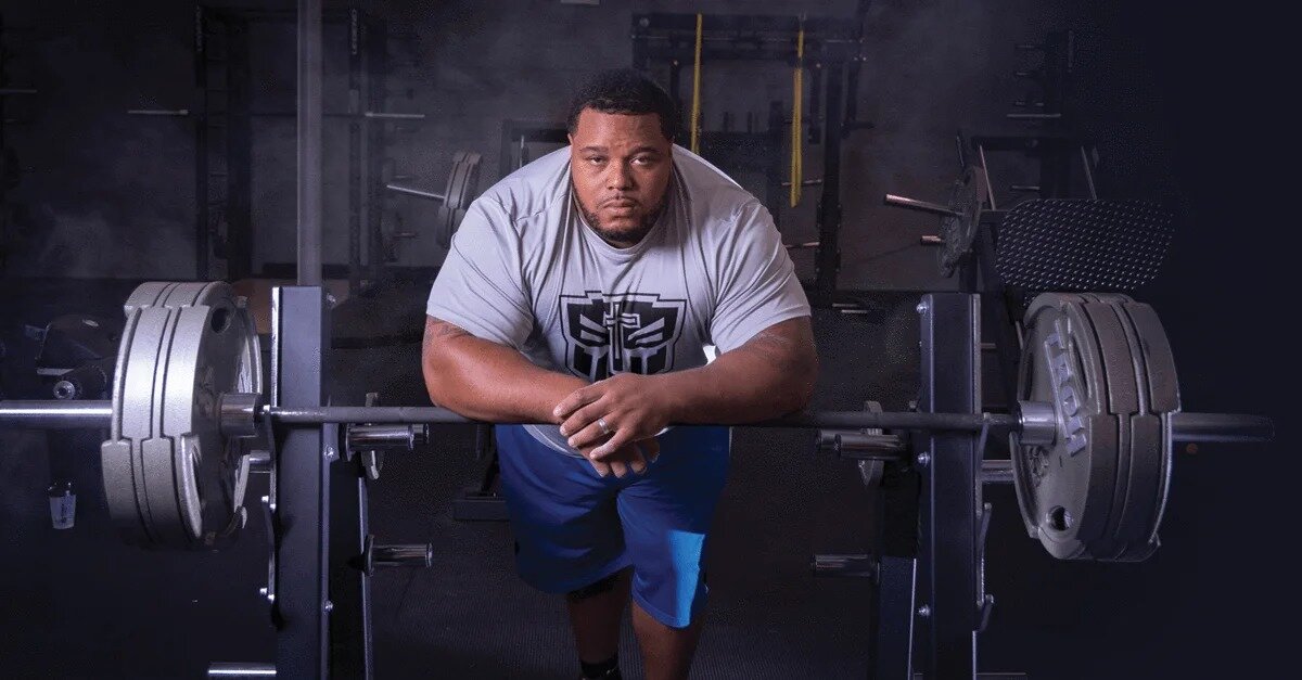 Установлен новый мировой рекорд в жиме штанги лежа без экипировки – 354.7 кг