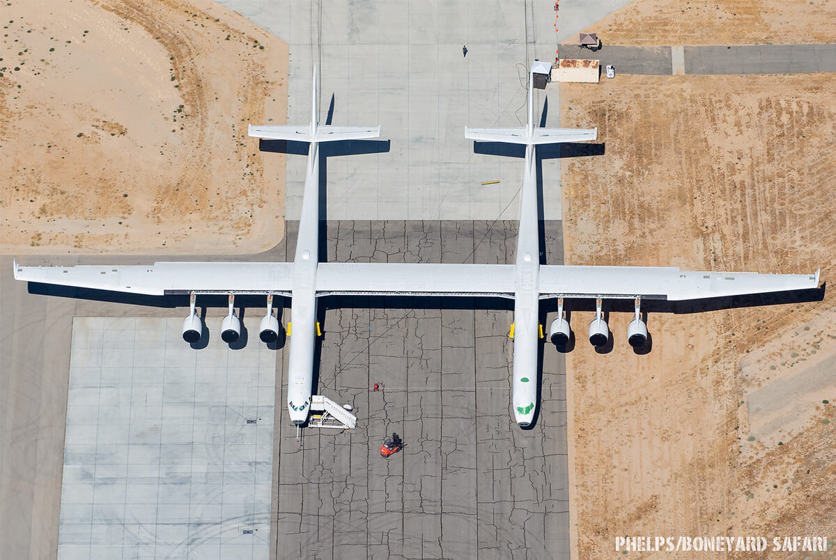 Самолет Stratolaunch model 351. Scaled Composites Stratolaunch model 351. Двухфюзеляжный самолет Stratolaunch. Roc (Stratolaunch model 351).