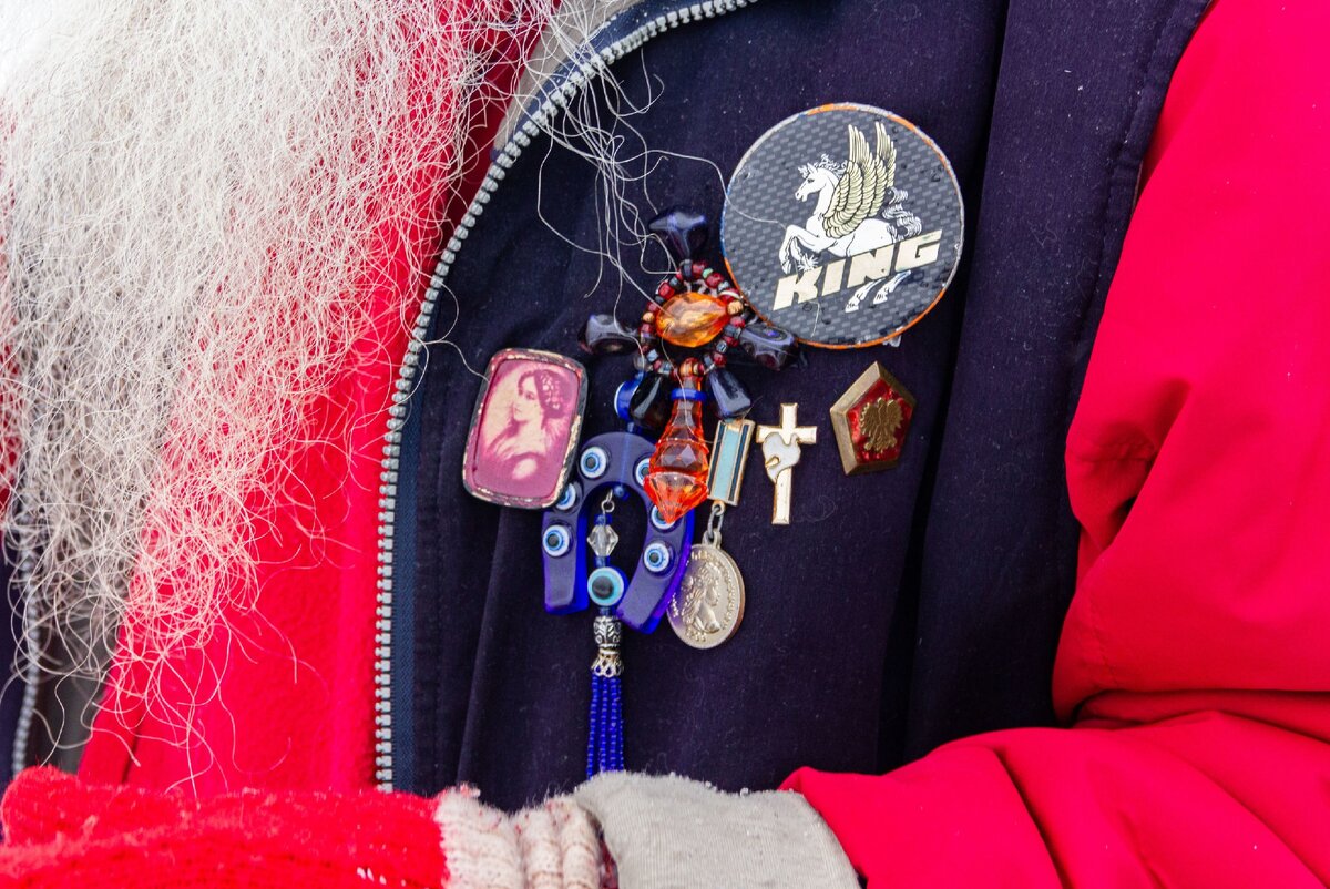 Несмотря на свою экстравагантность, дед Казимир – обычный человек