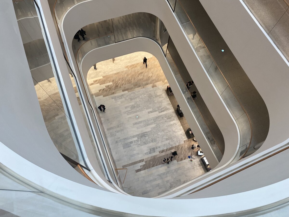 Внутри Hyundai Seoul в четверг (Чо Хэ Рим / The Korea Herald)
