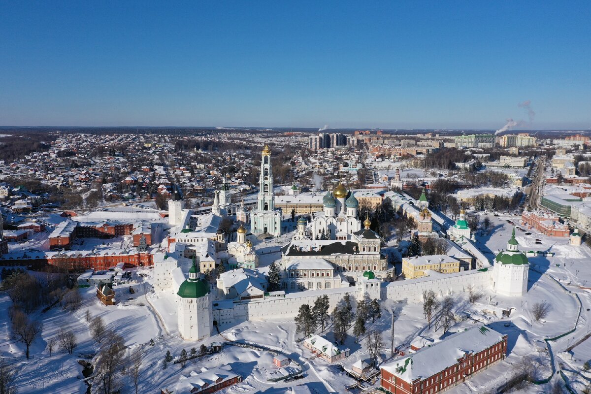 Троице-Сергиева Лавра прекрасна в любое время года и с любых ракурсов