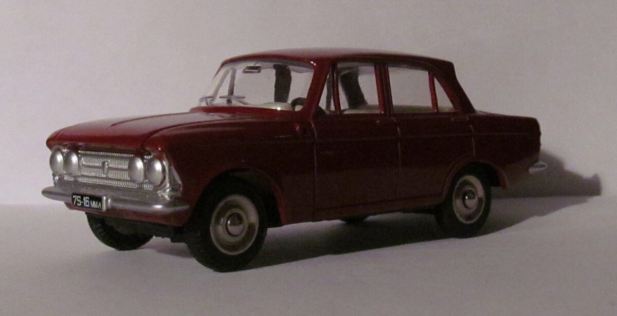 Классические и узнаваемые линии. Москвич-408 из коллекции автора.