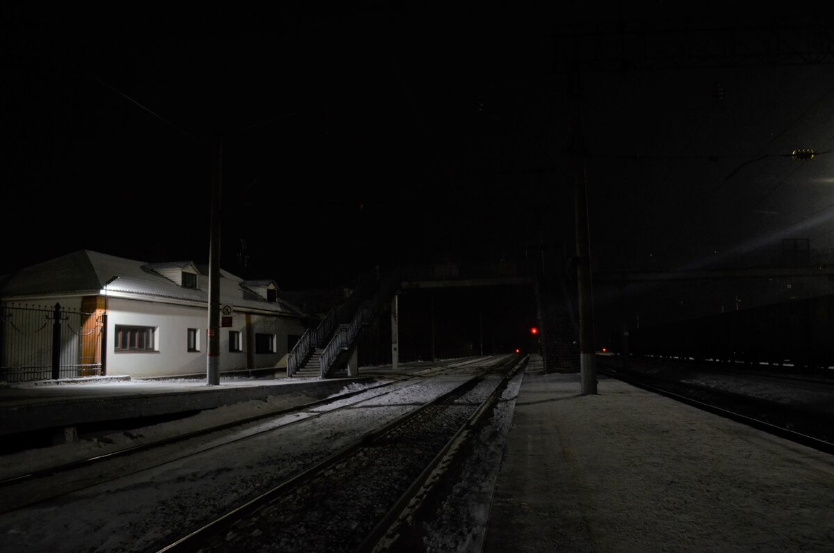 Ст. Навашино, ГЖД, Нижегородская область. Общий план. Раннее утро. Вид в сторону Арзамаса.