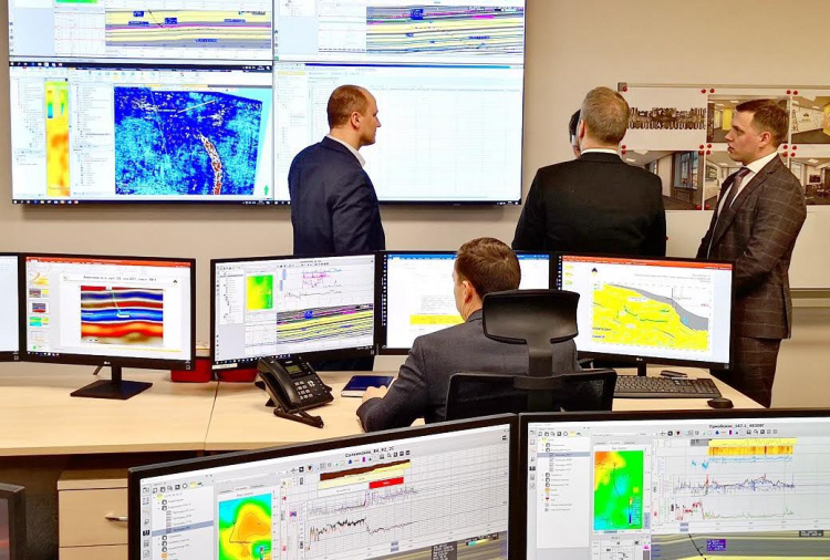 С банковских арт МИР нельзя будет переводить деньги на зарубежные электронные кошельки