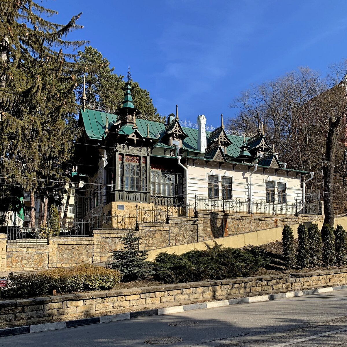 шаляпин архитектор. шаляпина в плёсе. памятник федору шаляпину в казани. шаляпин архитектор. дача шаляпина в кисловодске.