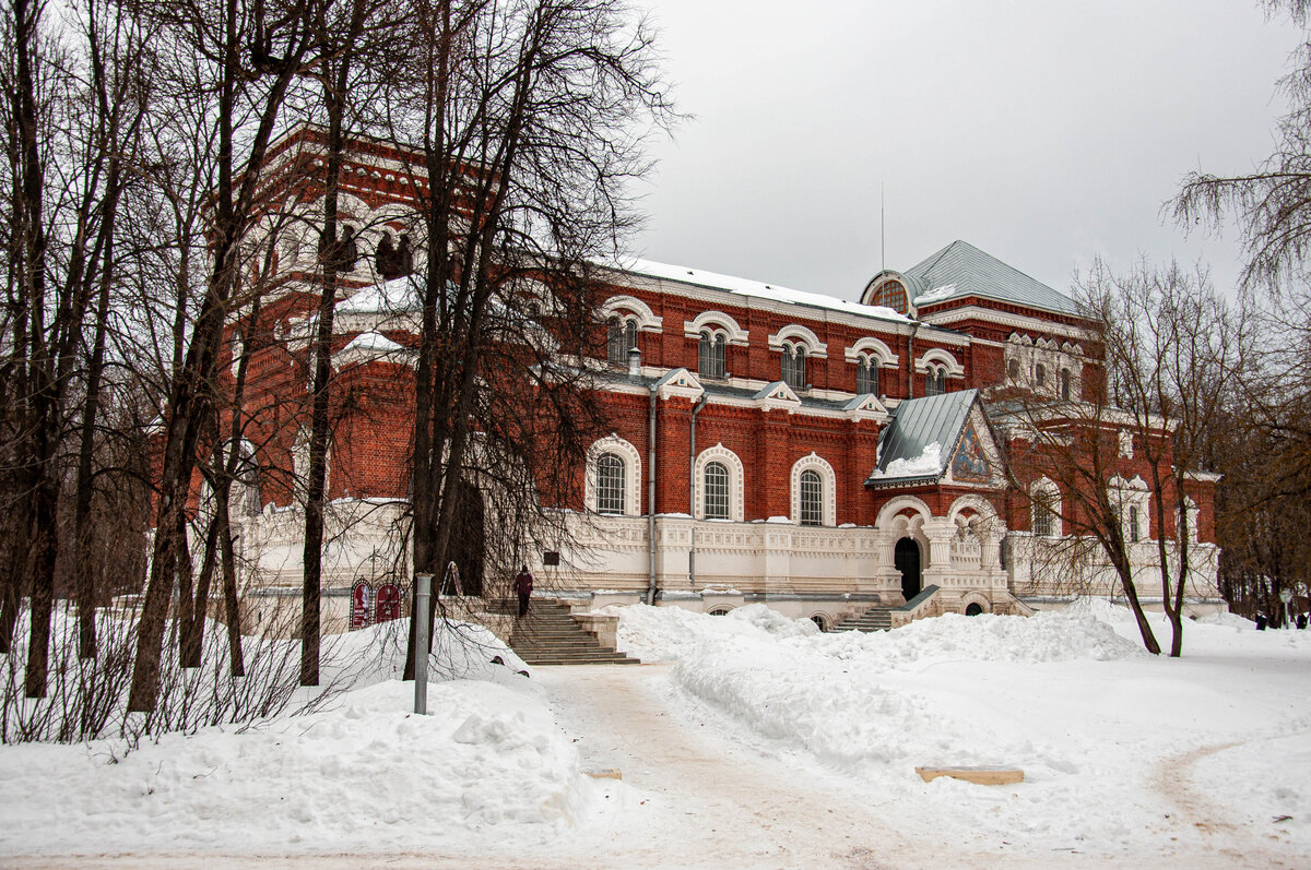 Гергиевский собор, на втором фото  красивый боковой вход крупнее