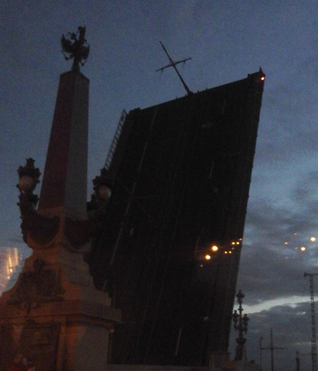 В любом случае, куда больше, чем разведение мостов, меня потрясли вот такие пейзажи :) Фото автора, 2016 год.