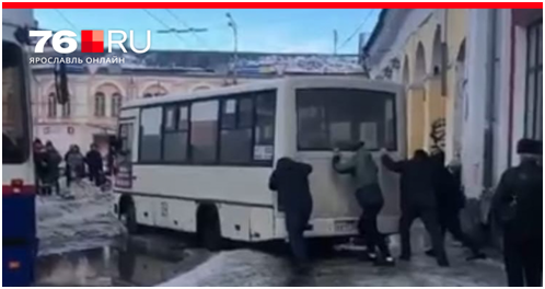 "Городской телеканал" - маршрутку занесло на ледяной дороге