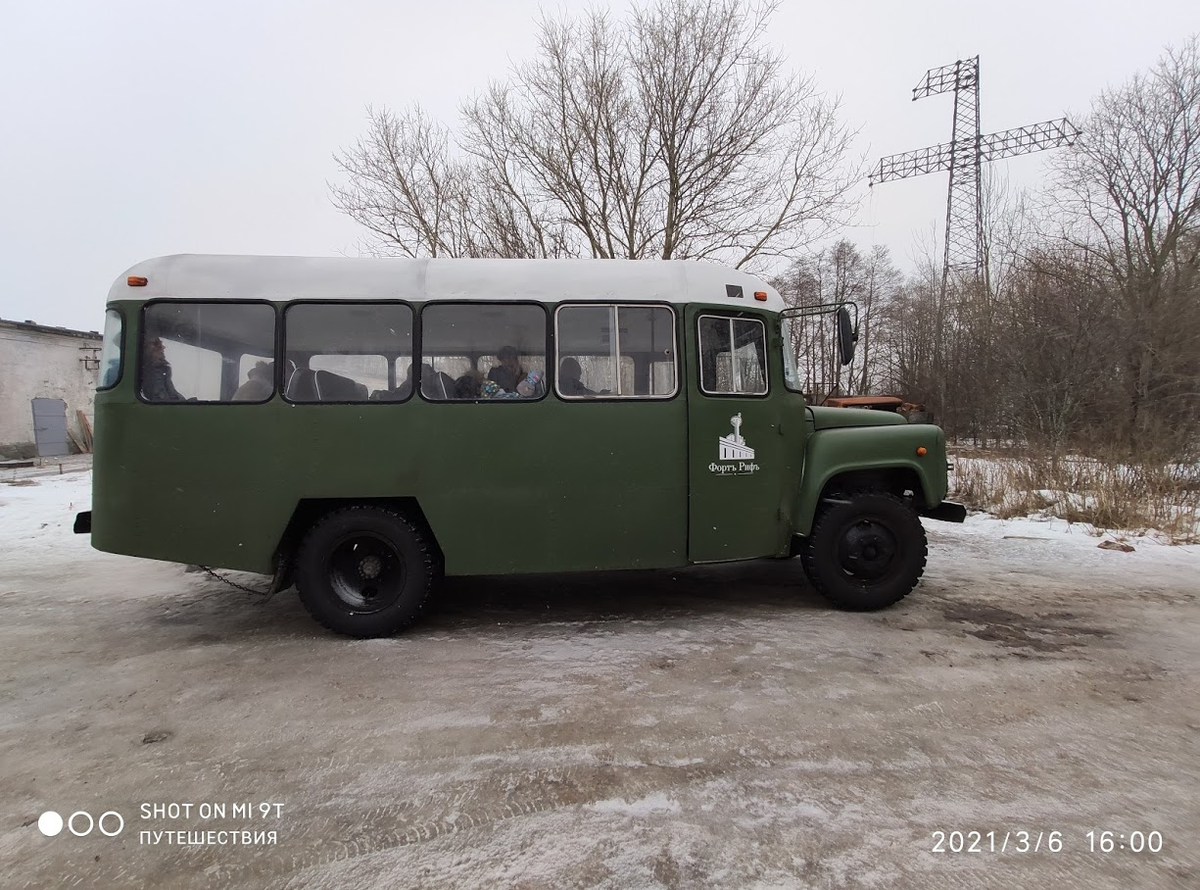 Экскурсионный автобус. Фото автора