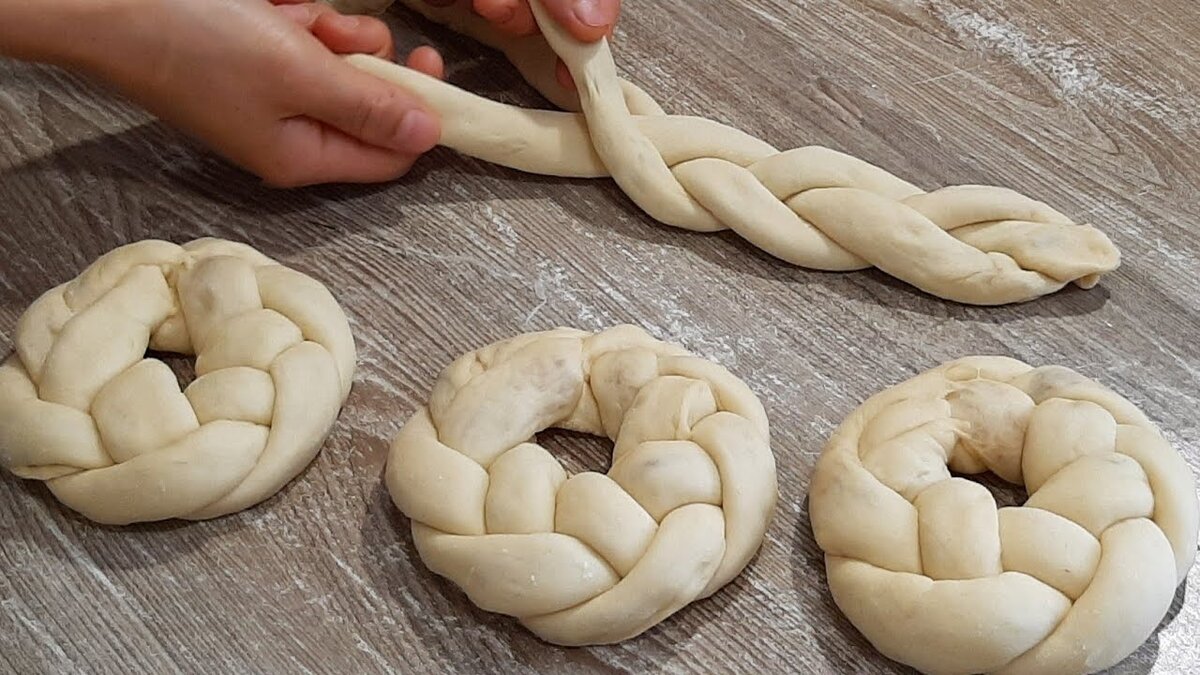 Косичка из сдобного теста