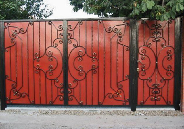 Популярные элементы ковки для ворот из профлиста: фото деталей и готовых кованых оград