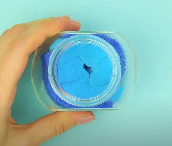 помещаем губку в банку