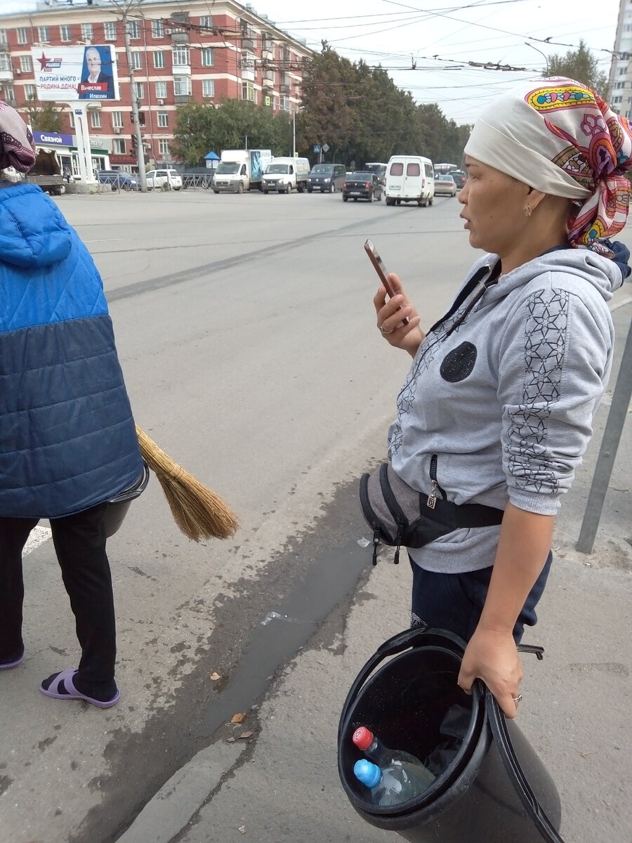 Примерно так выглядят наши уборщицы. Фото автора. 