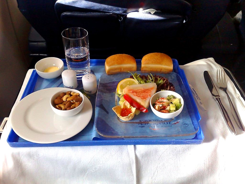 Аэрофлот фрукты. Aeroflot Comfort class питание. Еда в самолете бизнес класс. Завтрак в бизнес классе. Еда в бизнес классе Аэрофлот.