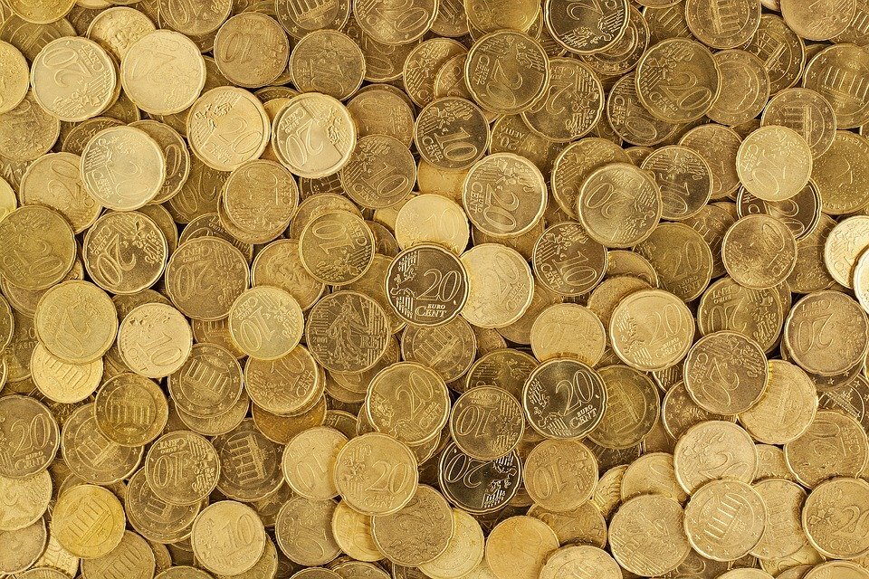 https://cdn.pixabay.com/photo/2016/04/25/23/53/euro-1353420_960_720.jpg