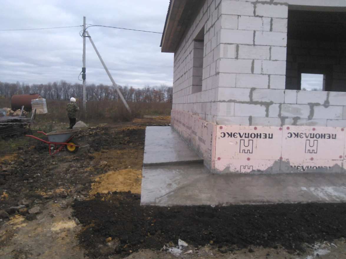 Еще свежая отмостка в 2016 году. @ Горбунов Сергей