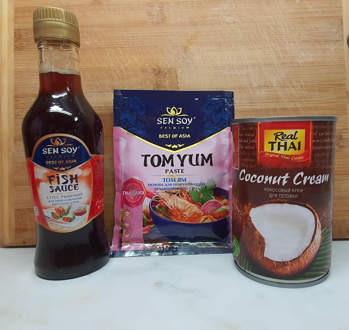 Кокосовые сливки, паста том ям, рыбный соус
