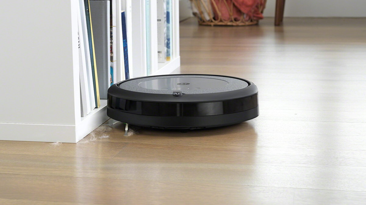 Roomba i3 убирает вдоль стен и плинтусов
