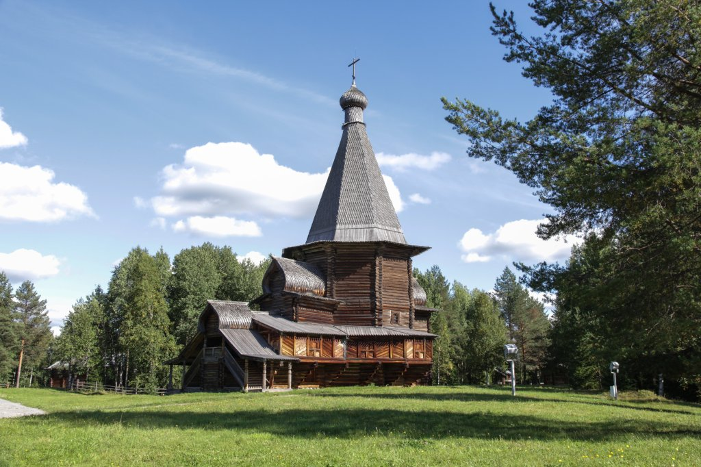 Храм малых Карелах Архангельской области