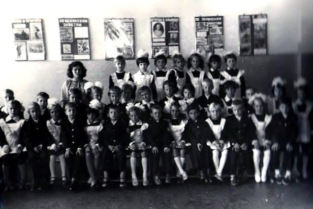 Мой родной класс, СШ 15, сентябрь 1983г, Саратов (из архива автора)