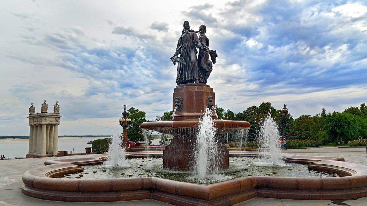 Обновлено 10.03.2024 Краткое описание
Волгоград — это центр Волгоградской области, находящийся в междуречье Волги и Дона.-10