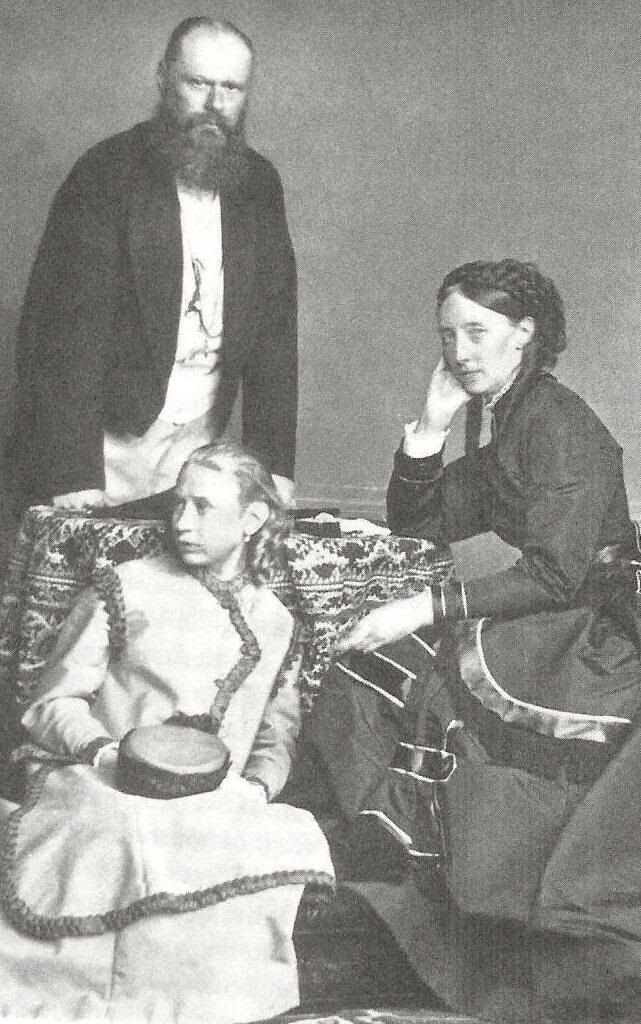 Великая княжна Вера вместе с тётей, королевой Вюртемберга Ольгой Николаевной, и её супругом, королём Карлом I (взято из открытых источников).