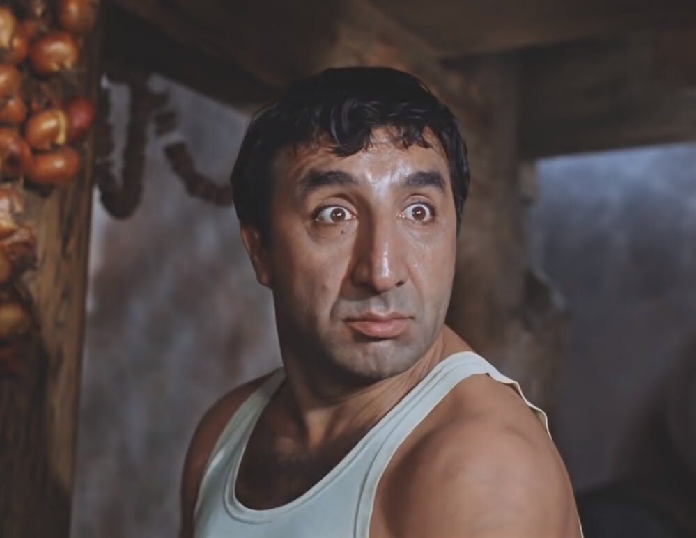 Фрунзик Мкртчян. Кадр фильма «Кавказская пленница»