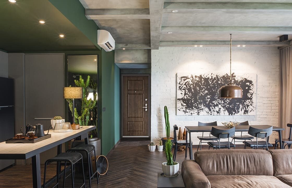 Входная дверь Ultimatum Next в сочетании с темным полом 