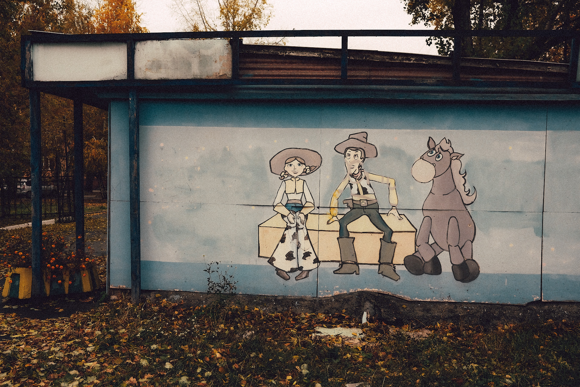 Полузаброшенный, но очень душевный парк аттракционов из советского прошлого в Бийске16