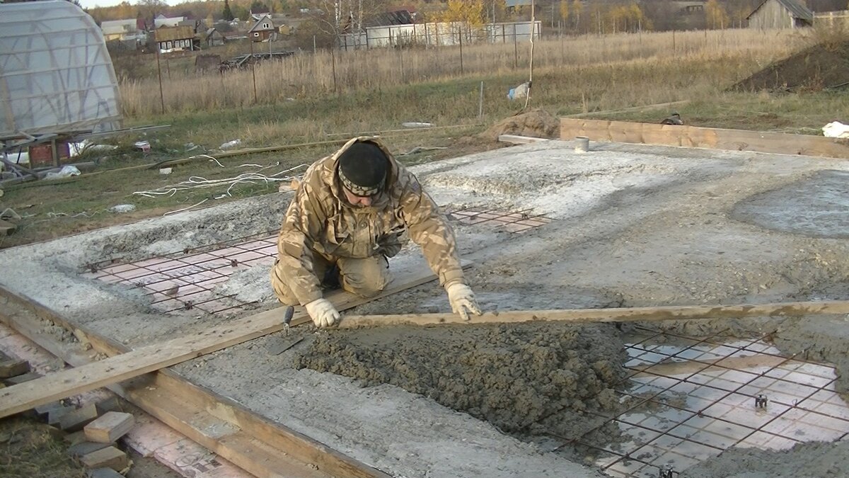 Выравниваю слив в парилке